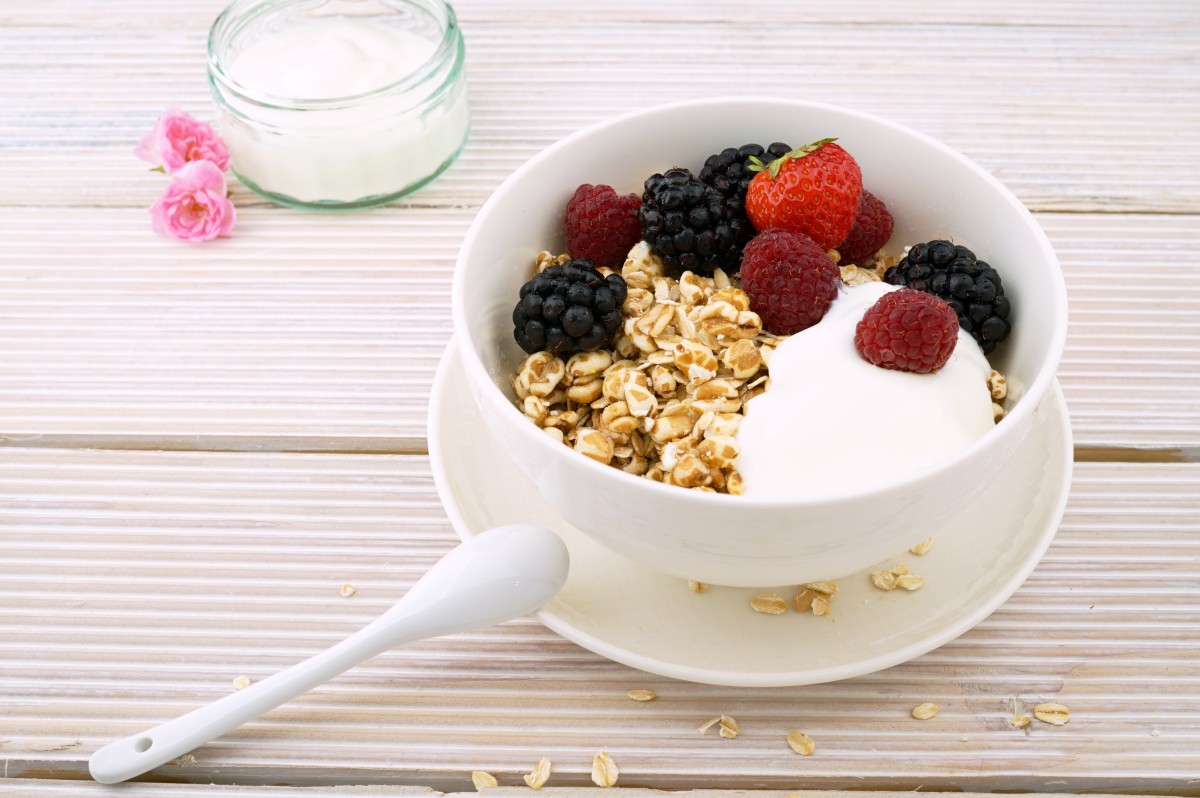 yogurt with berries